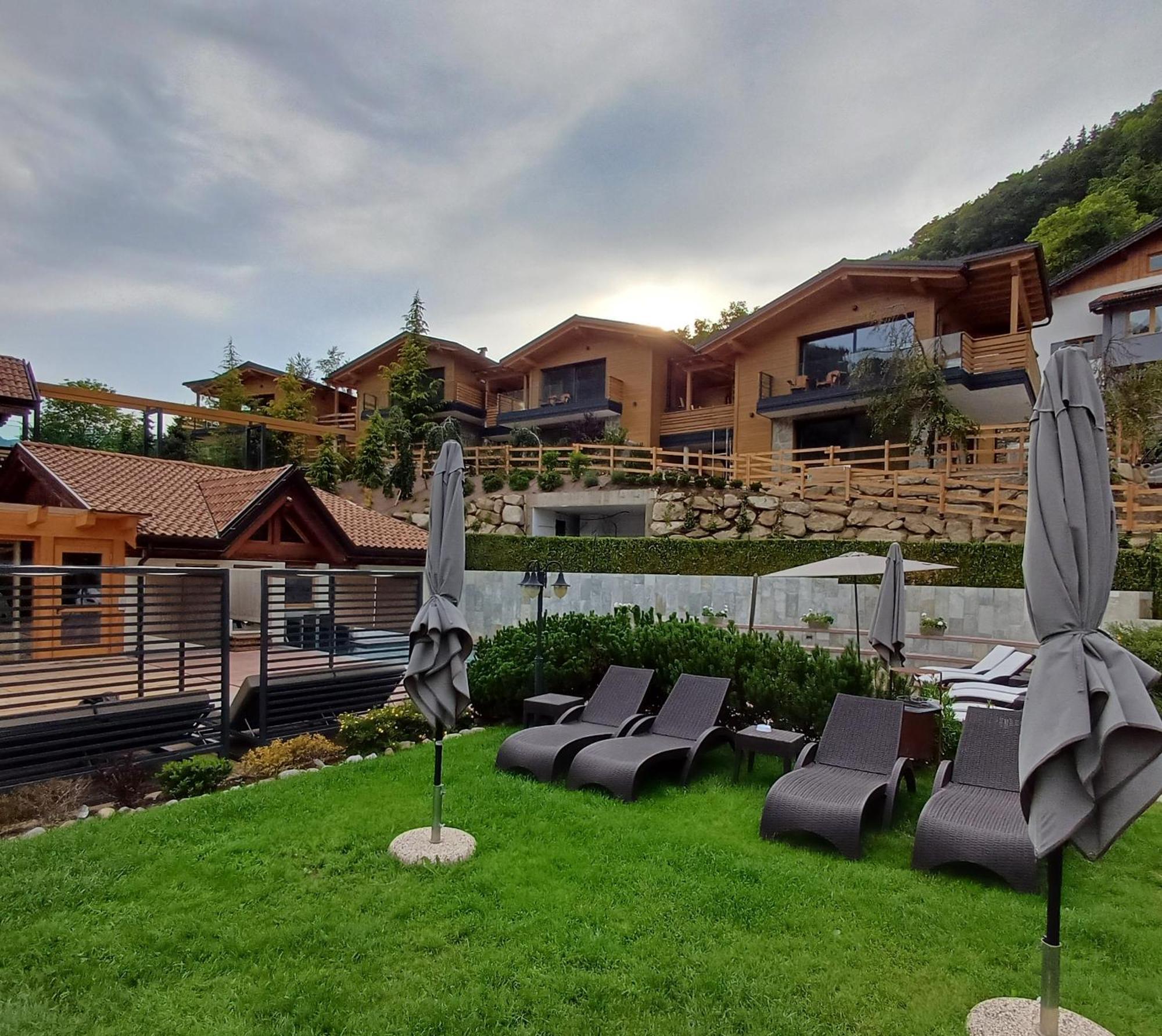 Boutique Hotel E Chalets Salvadori Mezzana  Exterior foto