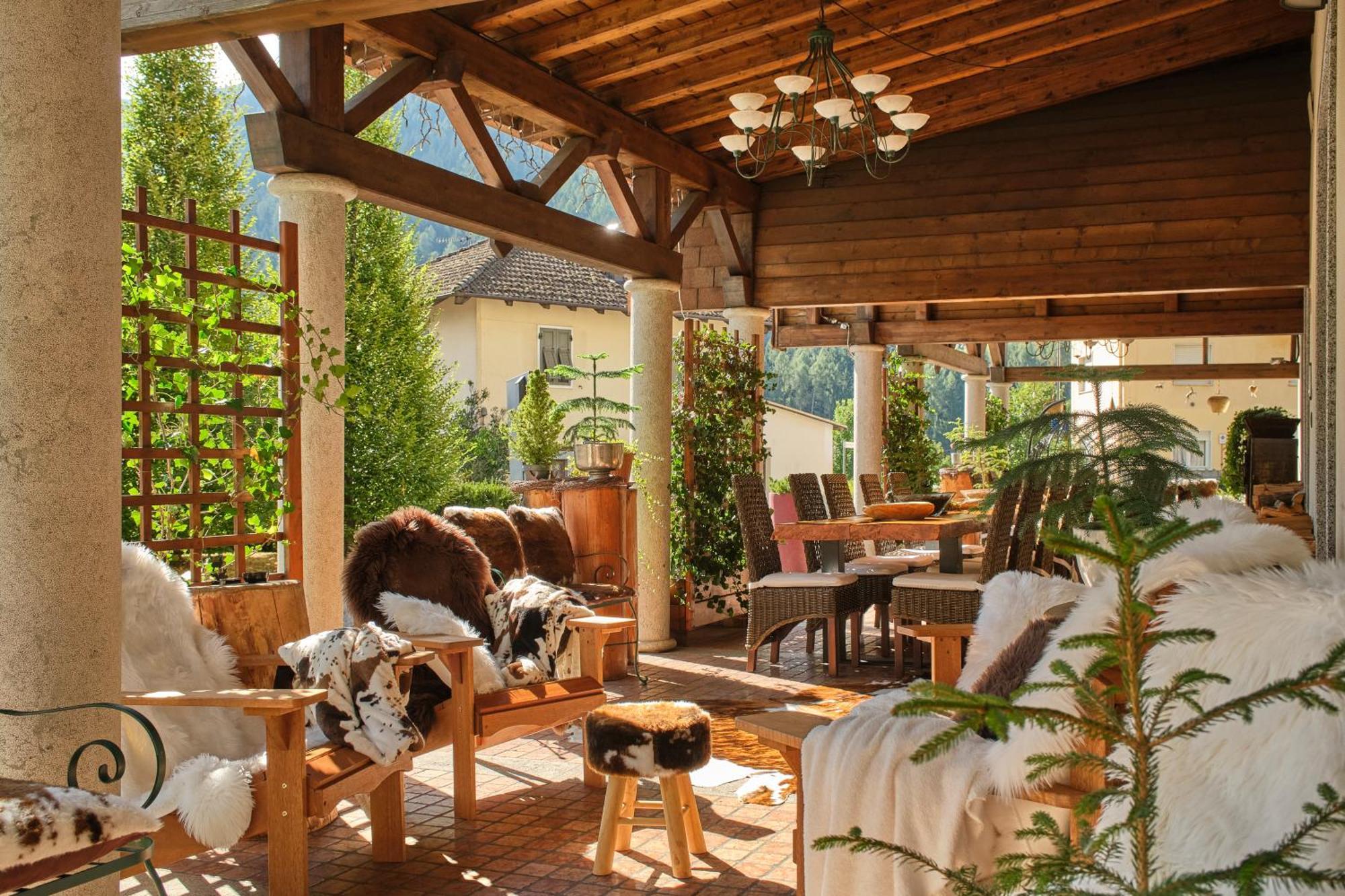 Boutique Hotel E Chalets Salvadori Mezzana  Exterior foto